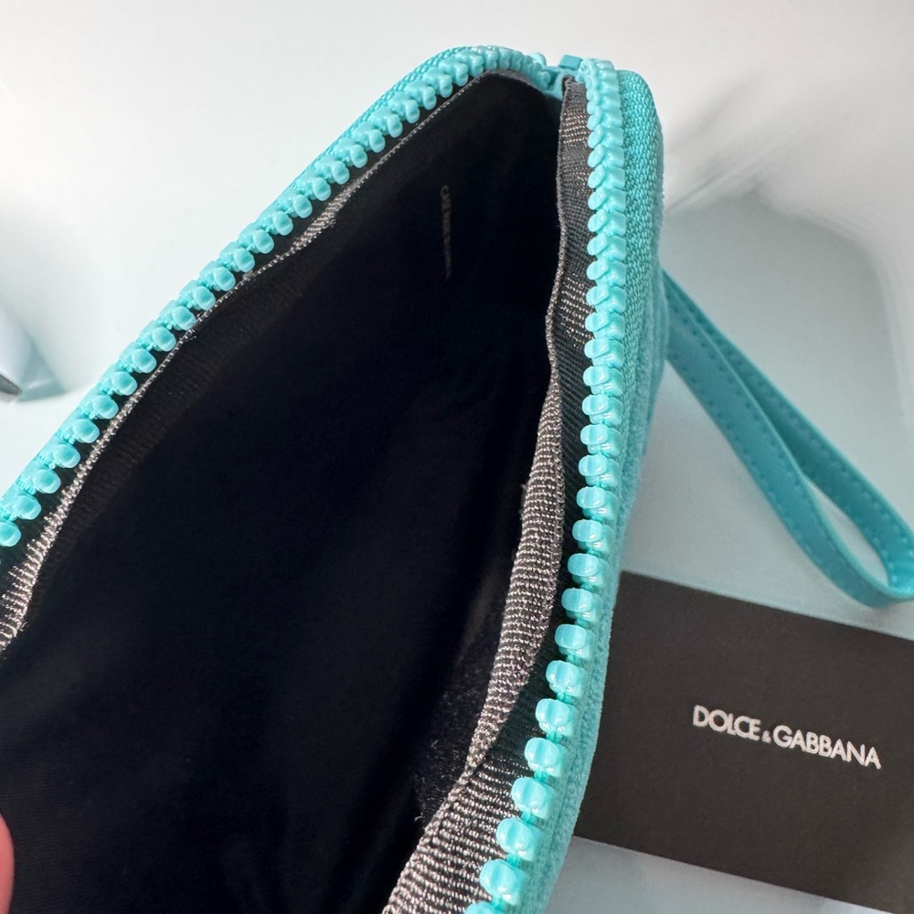 Dolce & Gabbana Black Sunglasses with Aqua Case & Box NIB

Made in Italy - Picture 9 of 10
